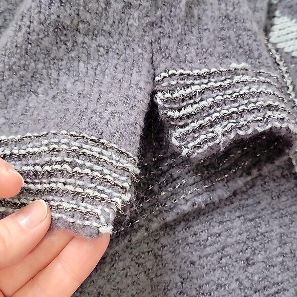Time and Tru. Cozy Gray Patterned Sweater. Size Large. EUC - Picture 4 of 7